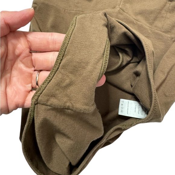 Richer Poorer | Women's Soft Stretch Modal V-Neck Bodysuit in Woodgrain Small - Picture 6 of 10